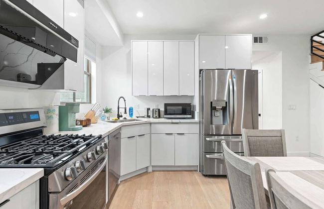 Not Affected by the Fire/modern Spacious Home With Parking & Fully Equipped Kitchen #3 - Foto 28