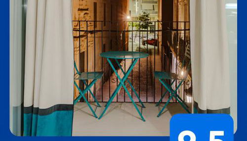 Spacious and luxurious mezzanine apartment in historic center - Photo 3