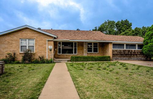 Spacious 4 Bedroom Home with 5 Beds near Interstate 40 in Amarillo, TX - Foto 6