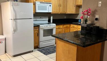Quiet 1bed,1bath condo with free parking - Photo 2