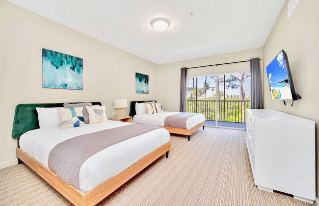 Upstay - Modern Condo w Pool Hot Tub and Sauna - Photo 3