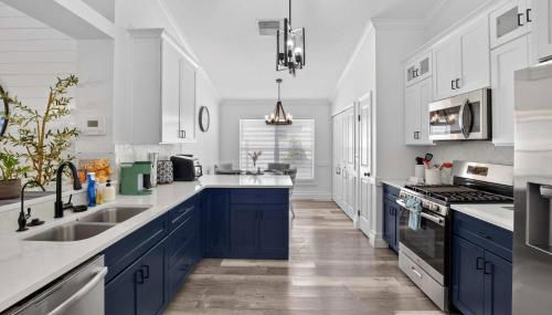 Lakefront 4-Bedroom Home with Pool - Foto 3