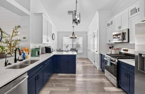 Lakefront 4-Bedroom Home with Pool - Foto 3