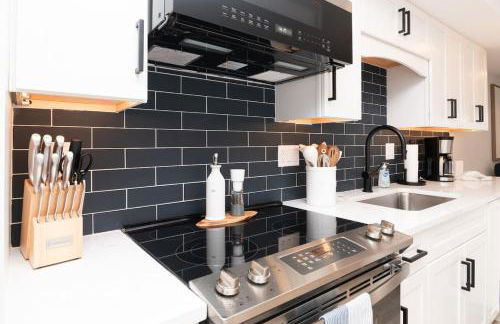 NEW 3BR-3BA Beach Block with Parking - Photo 13