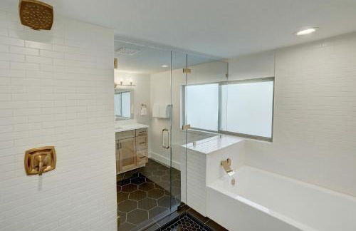 Bachelor/Bachelorette Mansion In the Heart of ATX - Photo 9