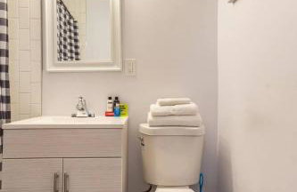 Spacious Cozy Retreat, Sleeps 10, Near NYC & EWR - Foto 23