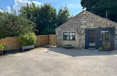 Richmond Hill Cottages, Exclusive 6 bedroom Farm House, Markington with heated pool - Photo 2