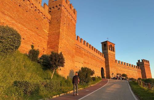 GuestHost - Gradara Comfy Apartments - Foto 1