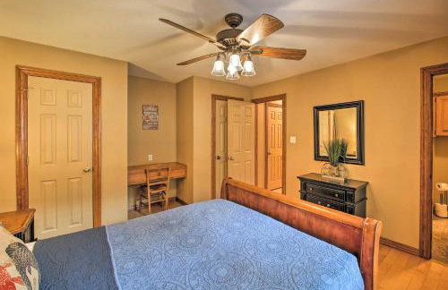 Waterfront Lake Dardanelle Home with Dock and Fire Pit - Foto 22