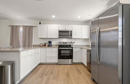 l NEW l Fully Remodeled 3BR 2BTH l 1 Min to Veterans Memorial Park - Foto 34