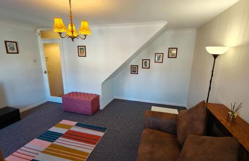 Timeless 2 Bedroom Townhouse Near The City Centre With Drive Parking - Photo 15