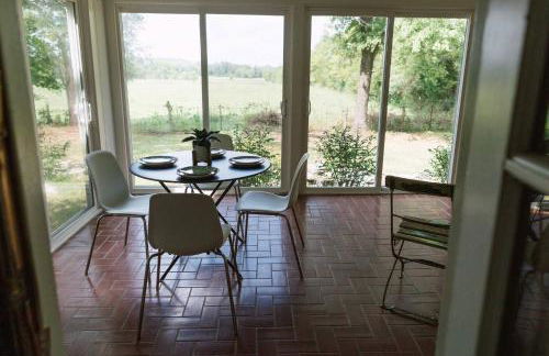 ~ The Cozy Farmhouse ~ | Sleeps 10+ | Farm Views - Foto 16