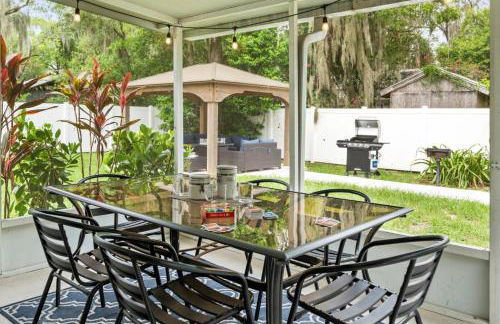 Adventure Awaits in Tampa Bay with Beautiful Decor 4BR with Backyard Oasis Near Busch Gardens & Adventure Island - Foto 34