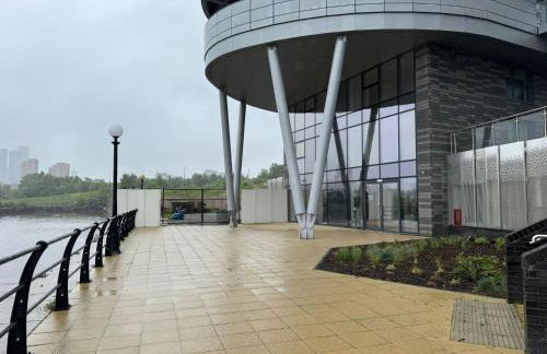 Penthouse height Flat, City View Balcony, Quiet, Free Wifi, Gym & More Minimalistic Home - Foto 28