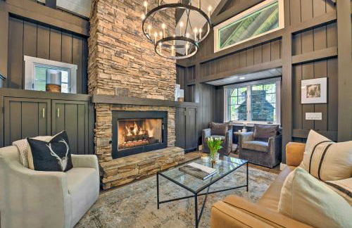 Trillium Home with Golf Course Views and Fireplaces! - Foto 1
