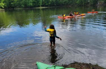 Gorgeous Cabin by Lake with Waterview and walking access - Foto 36