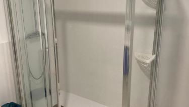 New - MiJa basement Loft Apartment steps from Beach - perfect for Sun and Sport Seekers - Foto 5, Shower