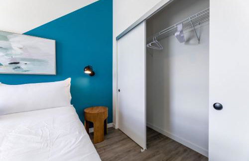 Modern Living, Stunning city views, 1Mile to Dodger Stadium - Photo 32