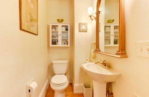 Charming MPLS Home with Patio - Walk to Uptown! - Foto 15