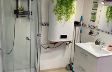 Gite des 2 arbres de la sagesse , agréable chalet avec spa privatif - Foto 7