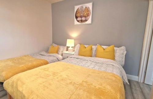 Stunning, clean, free parking home, ideal long stays - Foto 41