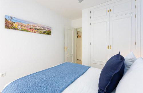 Holidays2Malaga Capuchinos French balconies, private parking, WiFi & Air con - Photo 16