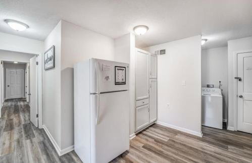 Fenced Yard Centrally Located-Parkway Village Pad - Foto 14