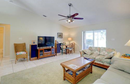 Bright Titusville Retreat with Lanai - WFH Friendly! - Foto 7