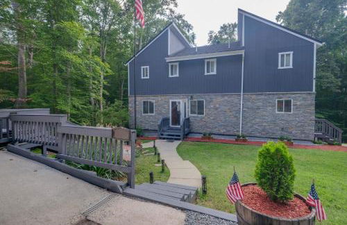 Spacious and Serene Lake Ridge Retreat with Game Room! - Foto 39