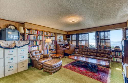 The Bridge and Balcony - Photo 29