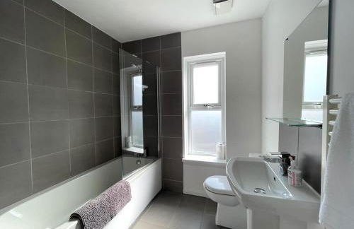 Contemporary-styled 3-Bed House - Foto 22