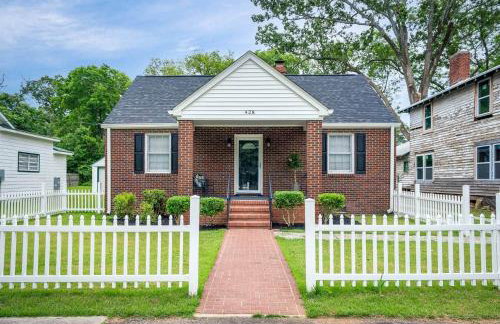 Quaint house, king bed 2min from down town - Photo 7