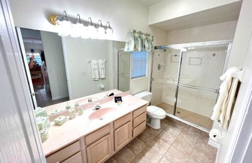 Lakefront Getaway LG South Facing Pool Hot Tub Pool Table & BBQ - 2 miles Disney - Foto 34