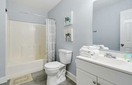 Walk to Atlantic Beach Family Gem with Fenced Yard - Foto 19