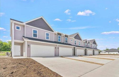 Central Cedar Falls Townhome - King Beds! - Foto 24
