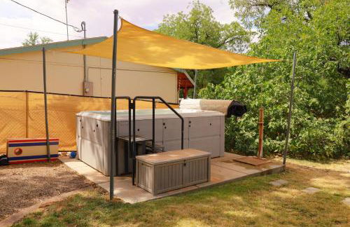 Cozy Zion farmhouse, cool or hot swim spa, fireplace & firepit - Foto 25