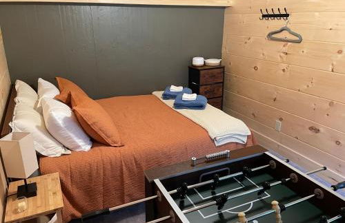 Creekside Getaway - King Bed - Full Kitchen - Foto 15