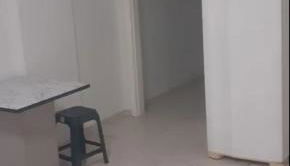 Apartamento inteiro, completo para até 8 pessoas por locação Não é divido com outros pessoas apenas significa que vc pode locar que tem capacidade para até 8 pessoas mas a locação sempre é individual de quem locou Check in possível nas 24 hrs - Foto 5