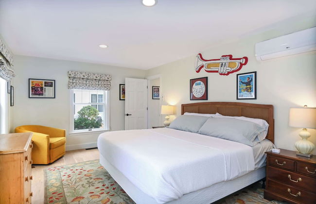 Playhouse Family Escape for 4! - Photo 4