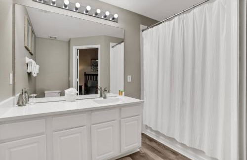 Elegant Townhome w Water Park near Disney Parks - Foto 16