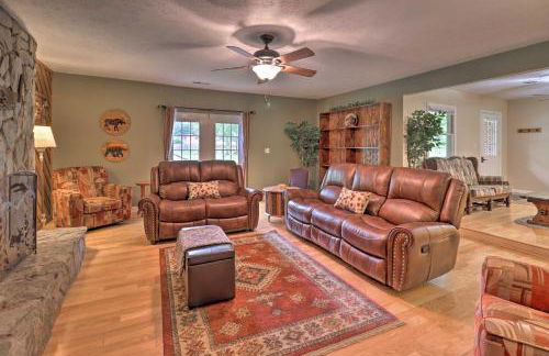 Hendersonville Home with Fire Pit 5 Mi to Downtown! - Foto 6