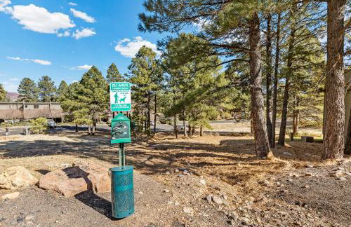 Charming Country Club Condo with Loft & Fireplace - Foto 25