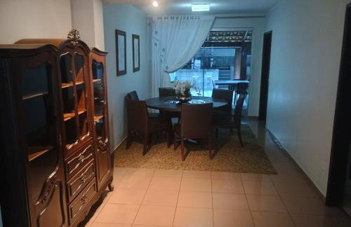 Sobrado luxuoso próximo ao vaca brava - Foto 2