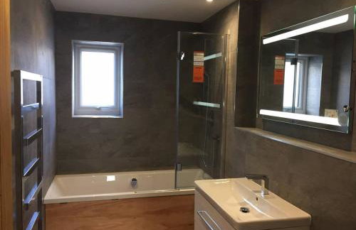 Relax in style at my stunning Holywell Beach home - Foto 4