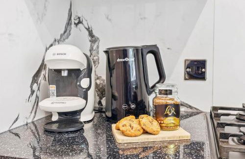 Modern and Comfortable Spacious 3 Bedroom House with Large Private Garden - Foto 9