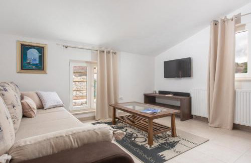 Holiday home Svilaja I Heated pool, family retreat - Photo 13