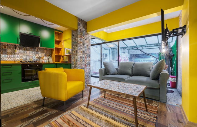 Flat w Jacuzzi and Backyard 6 min to Kadikoy Coast - Foto 1