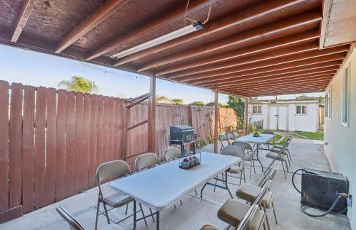 Entire Private Home with 3 Bedrooms, Gated Yard, Parking, King Bed, Available Now - Foto 28