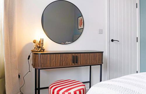 Central Location 3BR Home on Gladstone Street - Photo 36