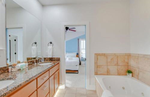 Vibrant Trendy Two Bedroom Home Near Marathon Village - Foto 5